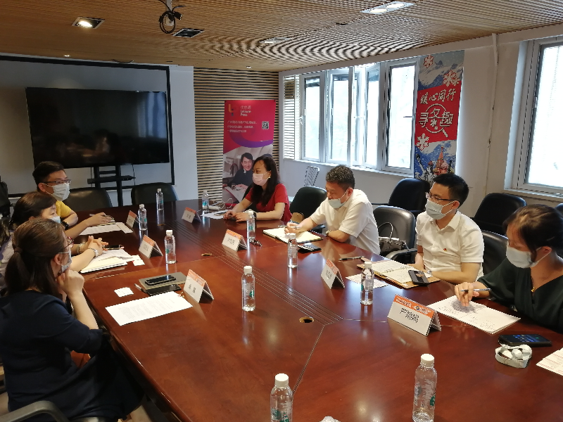 市总工会尹宏亮副主席深入企业一线，到南湖国旅开展调研.jpg