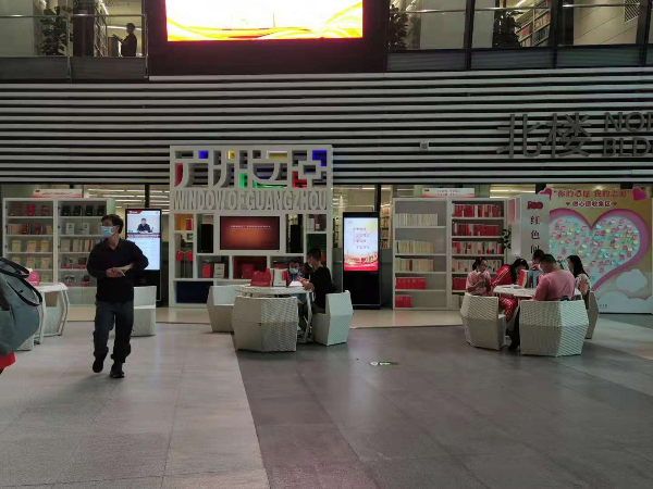 广州图书馆红色阅读角开放.jpg