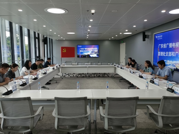 6月23日-市文广旅局党组成员、总工程师李若岚出席指导七一共建活动.png