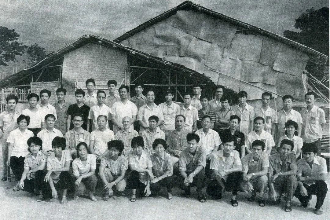 1204-南越王墓发掘队全家福（1983年）.png