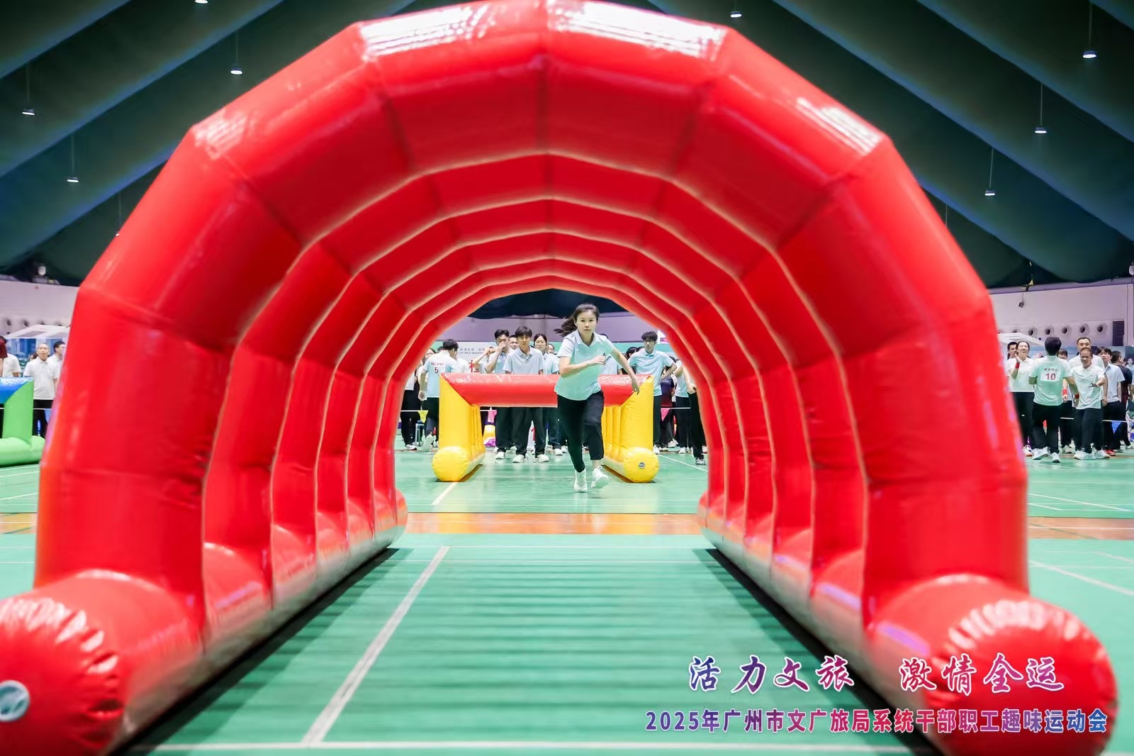 图8-运动员奋力冲刺.jpg